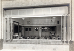 Een klaslokaal, van buiten naar binnen gezien.
<br/>
Adrianus Meijer (Beeldbank Stadsarchief), ca 1935